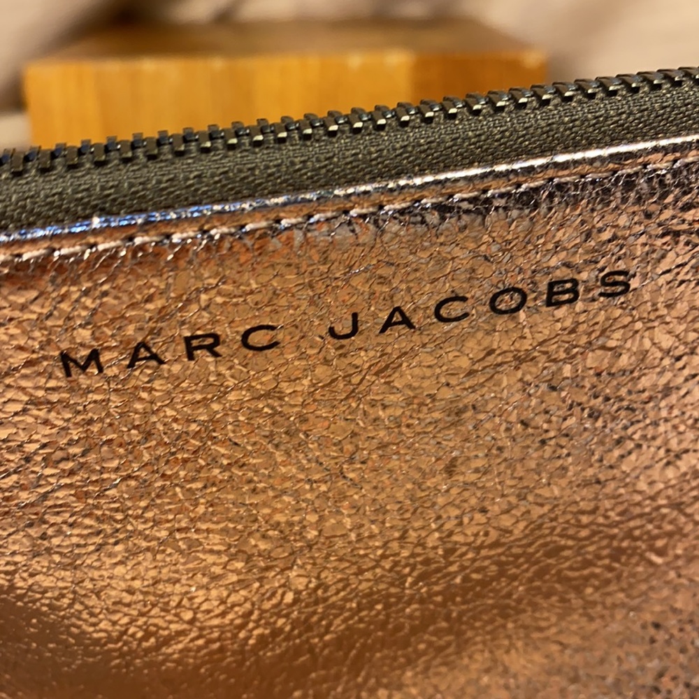 NWOT Marc Jacobs leather zipper pouch/clutch - Picture 2 of 13